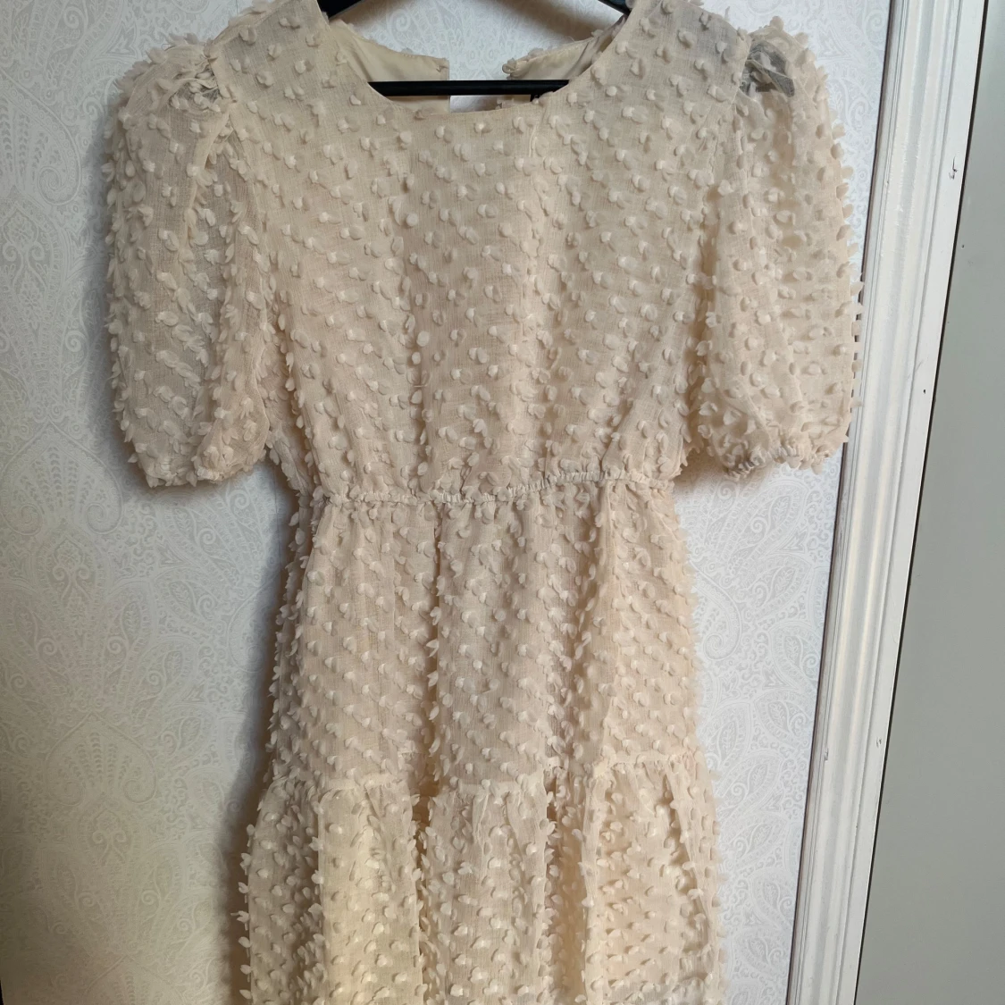 Beige klänning med textur