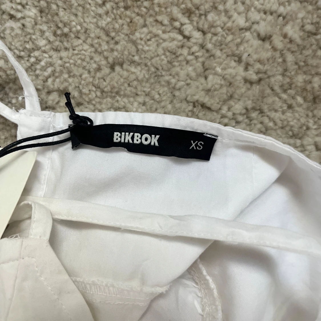 Vit sommarklänning från BikBok XS - 2