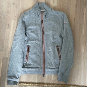 Moncler maglia - Går moncler maglia kofta ST L passar M/L