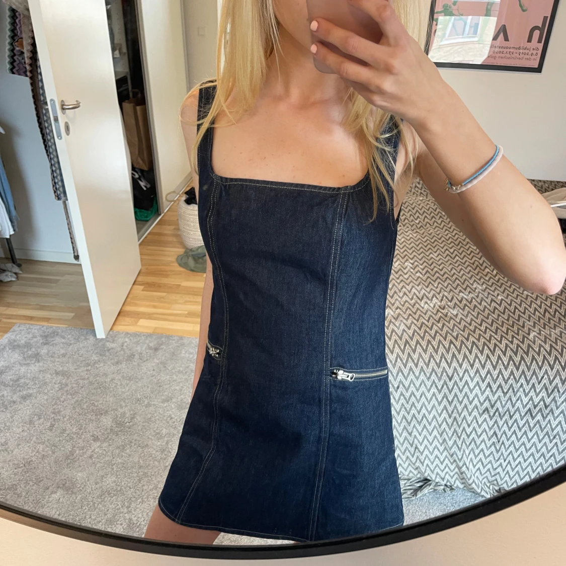 Mörk jeansklänning med dragkedjor - 2