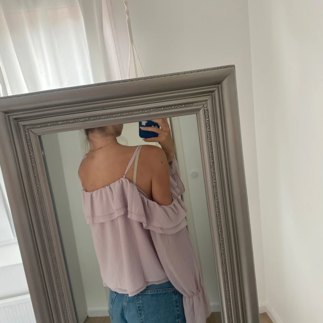 Ljuslila offshoulder blus med volang - 2