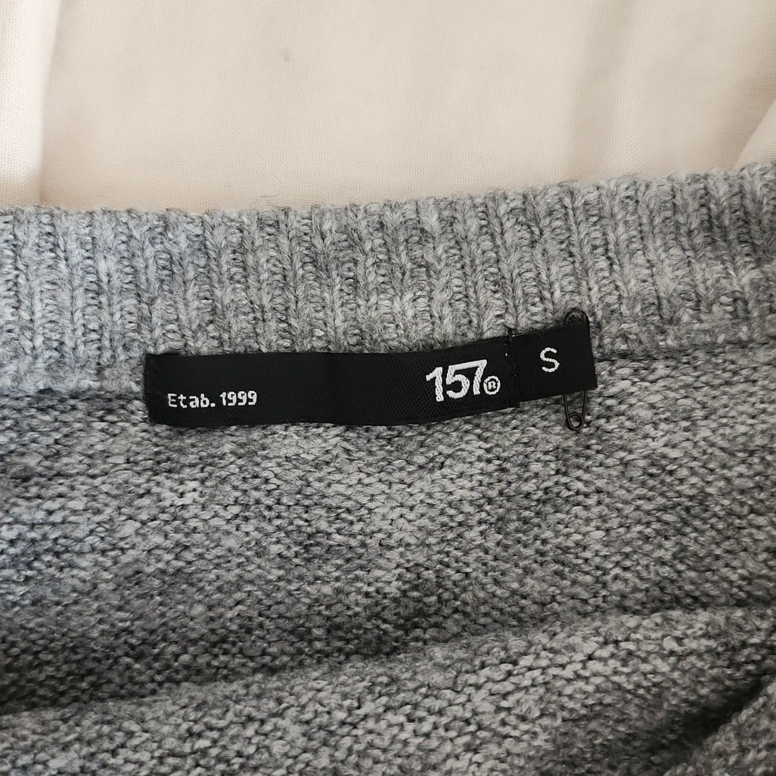 Grå stickad tröja från 157 - 2