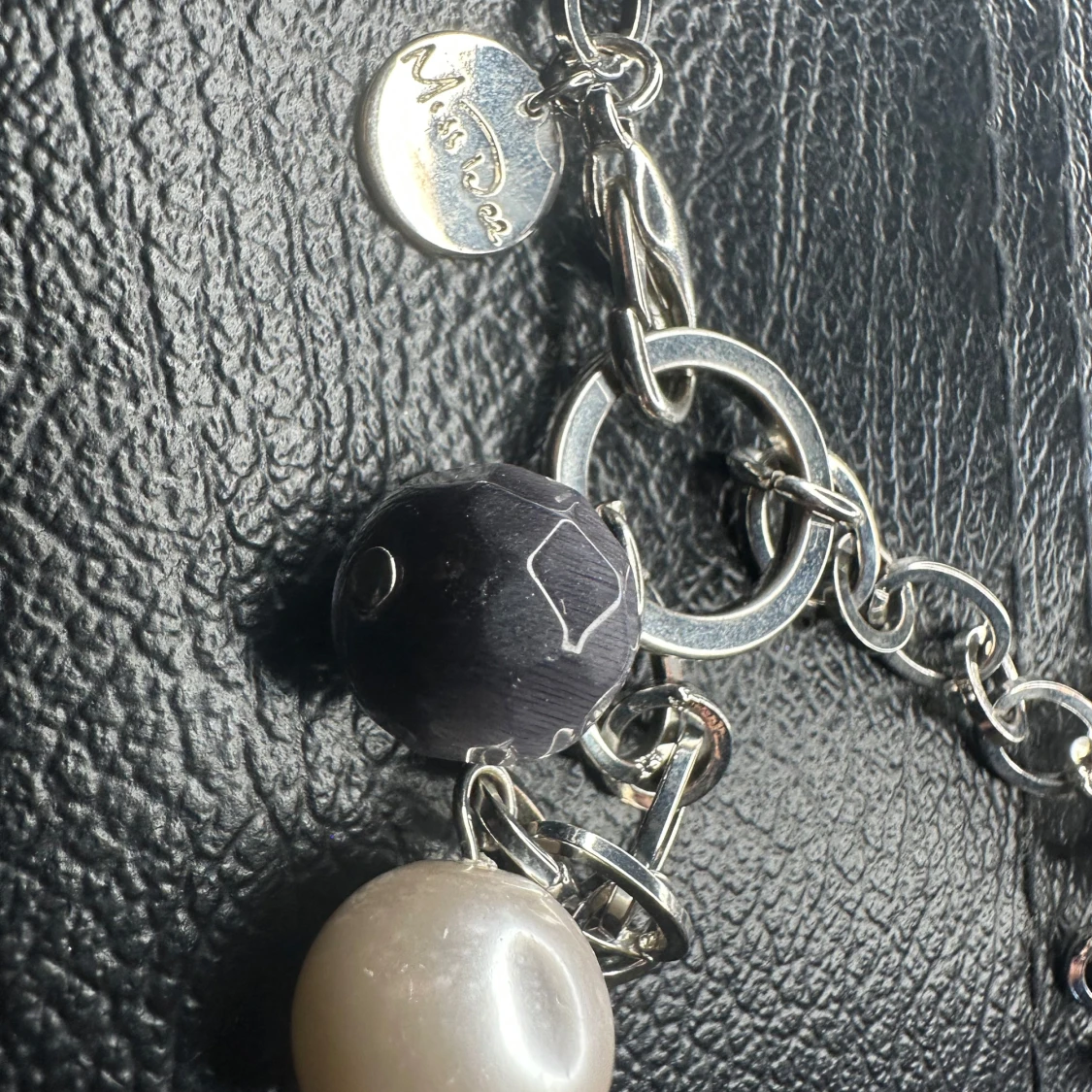 Y2K vintagehalsband från Miss Dee – kraftfull silvrig kedja med pärlor & ametister  - 3