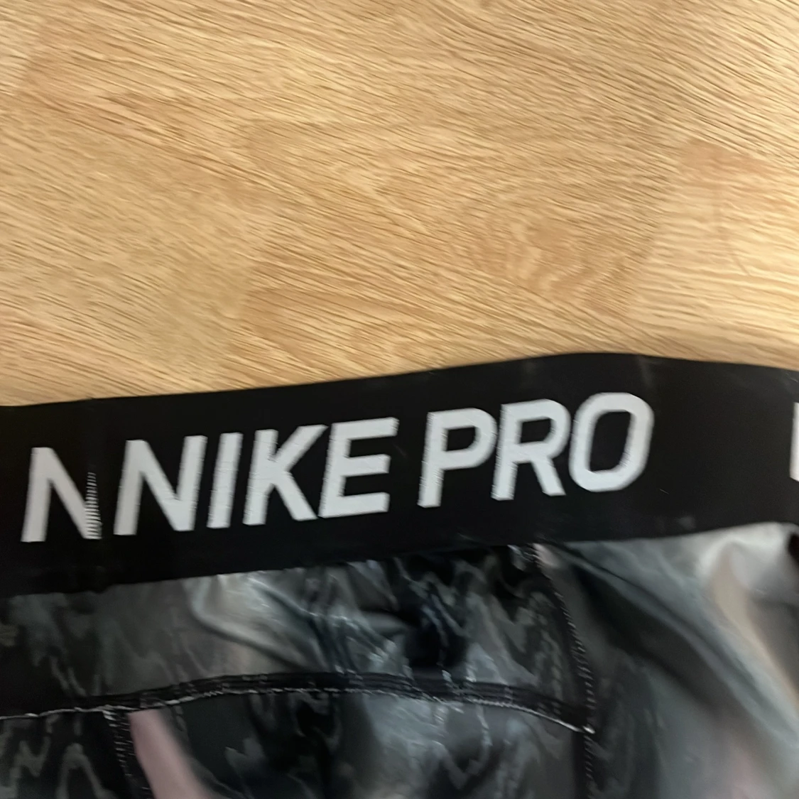 Nike Pro svarta leggings med mönster - 4
