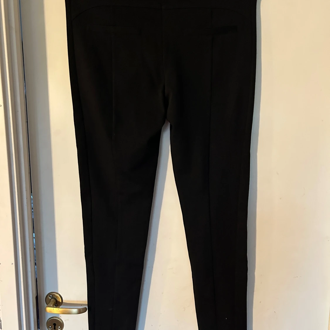 Svart stretchig finbyxa från In Town storlek 40. - 1
