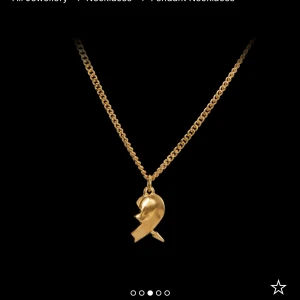BYTE! - Hej skulle vilja byta med någon som har Rebel Love Necklace i guld från Maria Nilsdotter med mitt ”Me and You Necklace”, nedre delen. Mitt Halsband är i längd 45. Rebel halsbandet måste vara i guld och helst i längden 45. Skriv om ni skulle vilja🩷Kan skicka bilder vid intresse