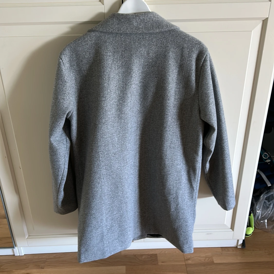 Grå trenchcoat  - 1