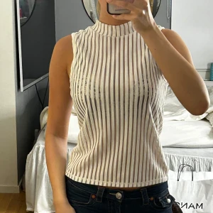 Vit topp - Vit randig genomskinlig topp i S