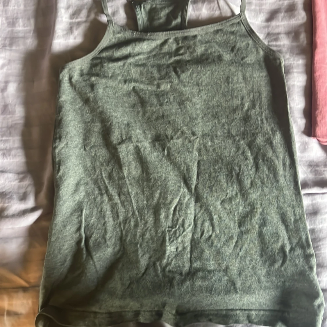 Rosa, vit och grå  linnetopp med smala axelband - 2