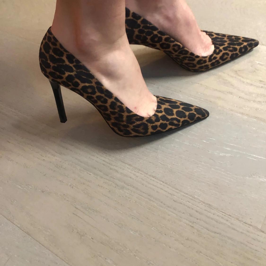 Leopardmönstrade klackar