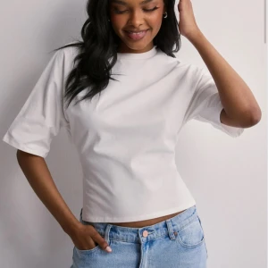 Helt ny topp - Helt ny topp med prislapp