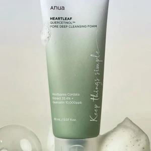 Anua Heartleaf Pore Deep Cleansing Foam - En ansiktsrengöring i skumformat från Anua med Heartleaf-extrakt (Houttuynia Cordata) och quercetin. Innehåller 150 ml och passar för djuprengöring av porer. Hjälper till att effektivt rengöra huden och porerna från orenheter. Helt nytt och oöppnad. Köpt 255kr från H&M.