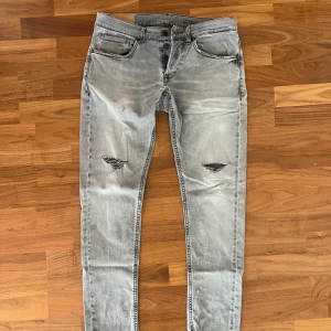 Dondup jeans  - Modell: George. Storlek 32