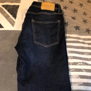 Mörkblå jeansbyxor från Stock & Hank - Pris kan diskuteras!