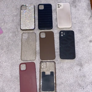 Flera mobilskal till iPhone - Säljer ett gäng olika mobilskal till iPhone. Här finns väldigt blandat. Och funkar för dig om du vill byta ofta. Model är Iphone 11. 20kr styck och alla för 150kr