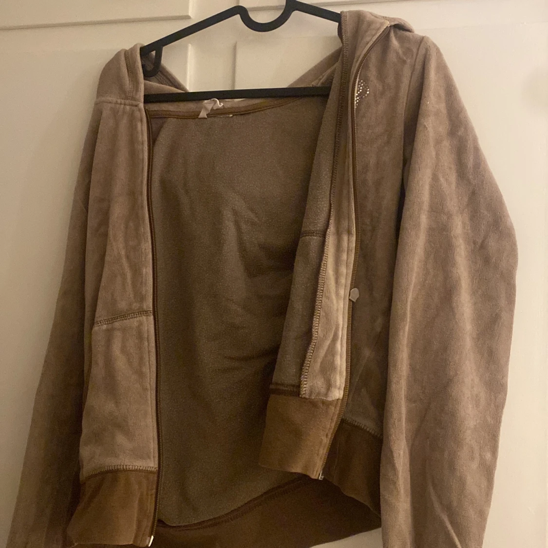 Brun hoodie med dragkedja från H&M Young - 2