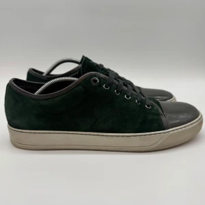 LANVIN CAP TOE - Lanvin Cap toe sneakers - Skick: 9,5/10 - Tillbehör: Enbart skorna - Storlek 45/UK10 - Nypris ca 5200kr - Deluxecloset