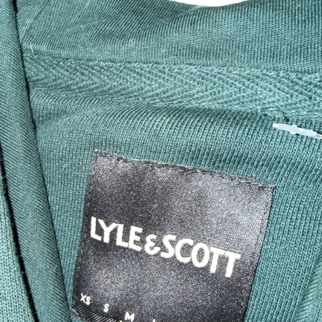 Beige hoodie från Lyle & Scott - 4