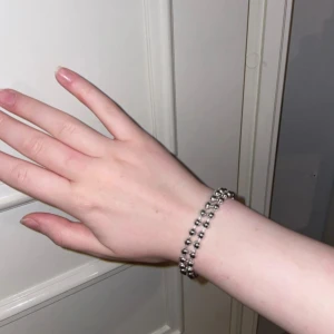 Armband  - Säljer ett rostfritt armband som inte används 