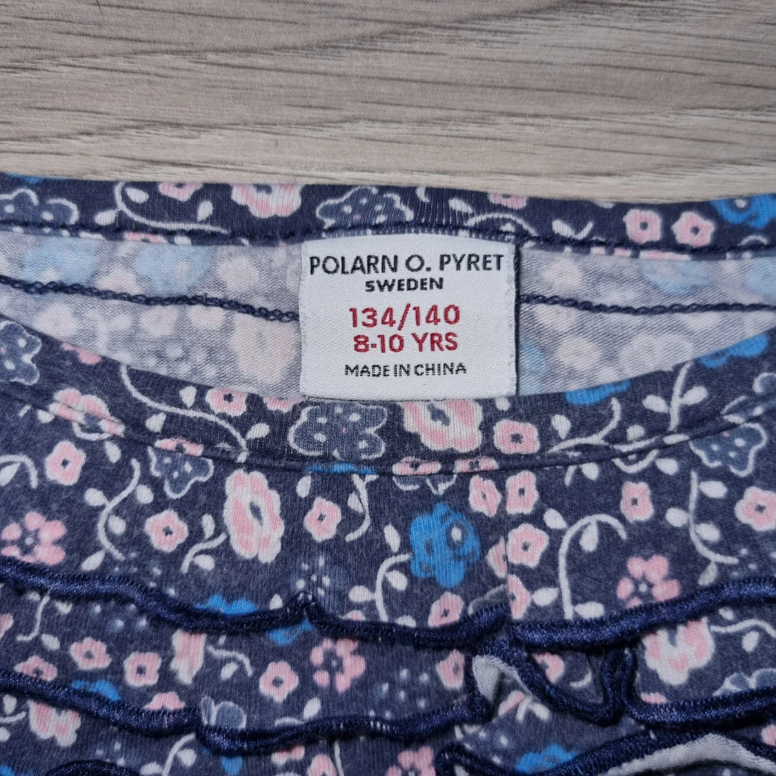 Blommig långärmad tröja från Polarn O. Pyret - 2