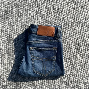 Tiger of sweden jeans - Säljer ett par riktigt stiliga tiger of sweden jeans i storlek 25/32, riktigt bra skick, nästintill nytt! Priset kan diskuteras vid snabb affär! MVH Scandi Reventio