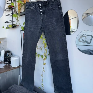 Hope Rush - Hope rush, säljer pga för små. Fint skick med en cool ”tvättad” svart. 