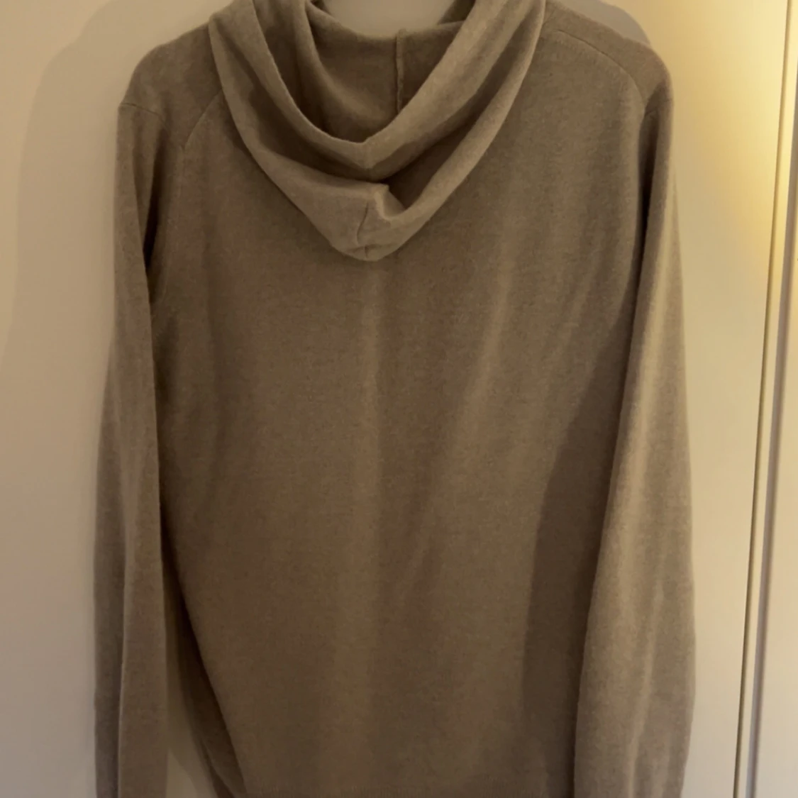 Beige hoodie i kashmir - 1