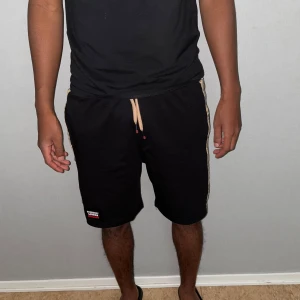 Burberry shorts storlek S - Storlek S på burberry shortsen. Fin replika med grym kvalitet. Pris: 750:- helt nya. Först till kvarn som gäller.