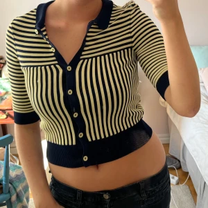 Så snygg randig topp - Perfekt t hösten och typ aldrig använd 💕💕