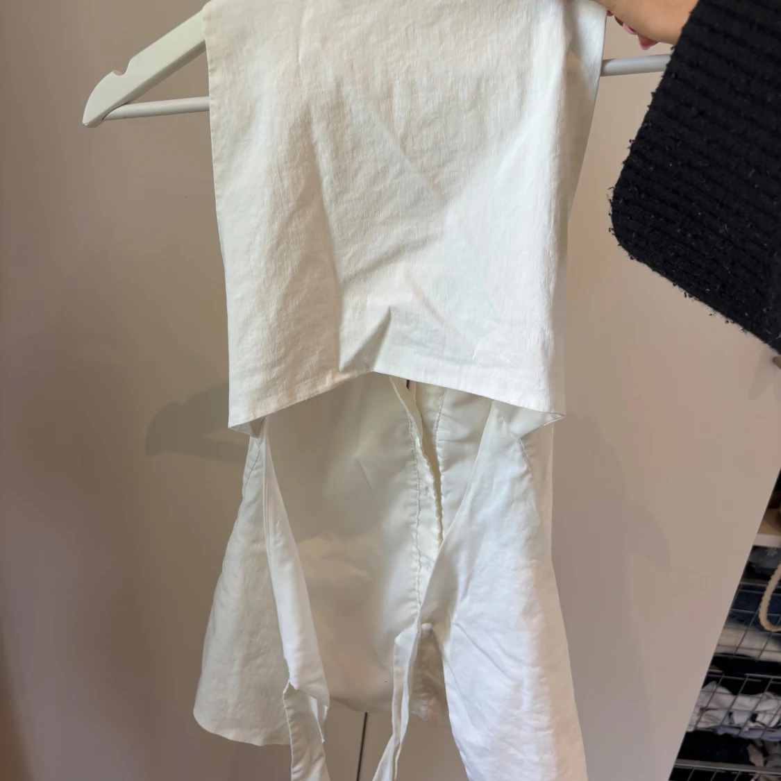 Vit omlott linnetopp med knappar - 1