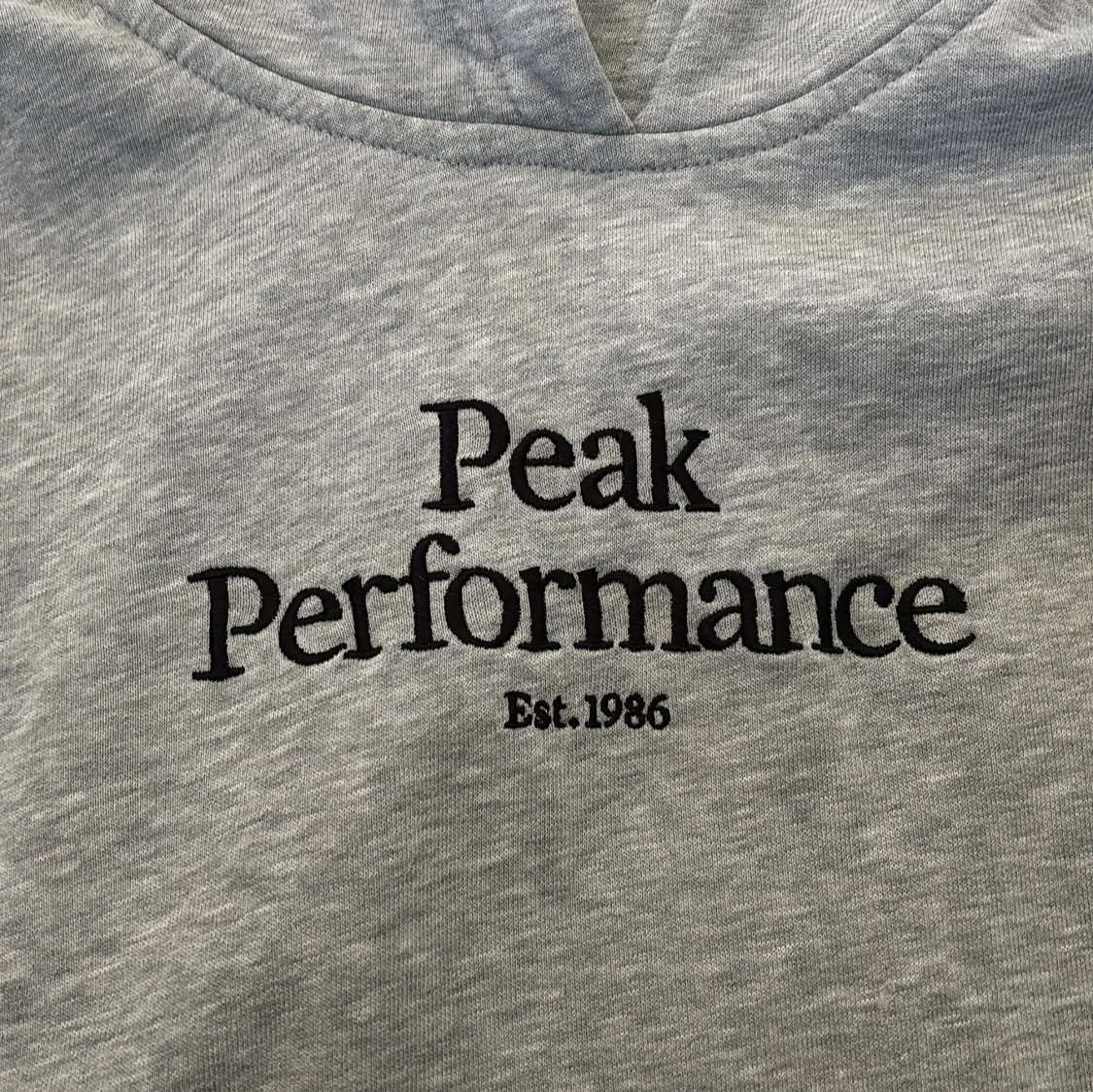 Grå hoodie Peak Performance  - 1