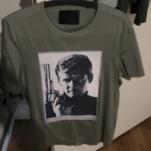 Limitato t shirt - Limitato t shirt, box tillkommer. Storlek S 