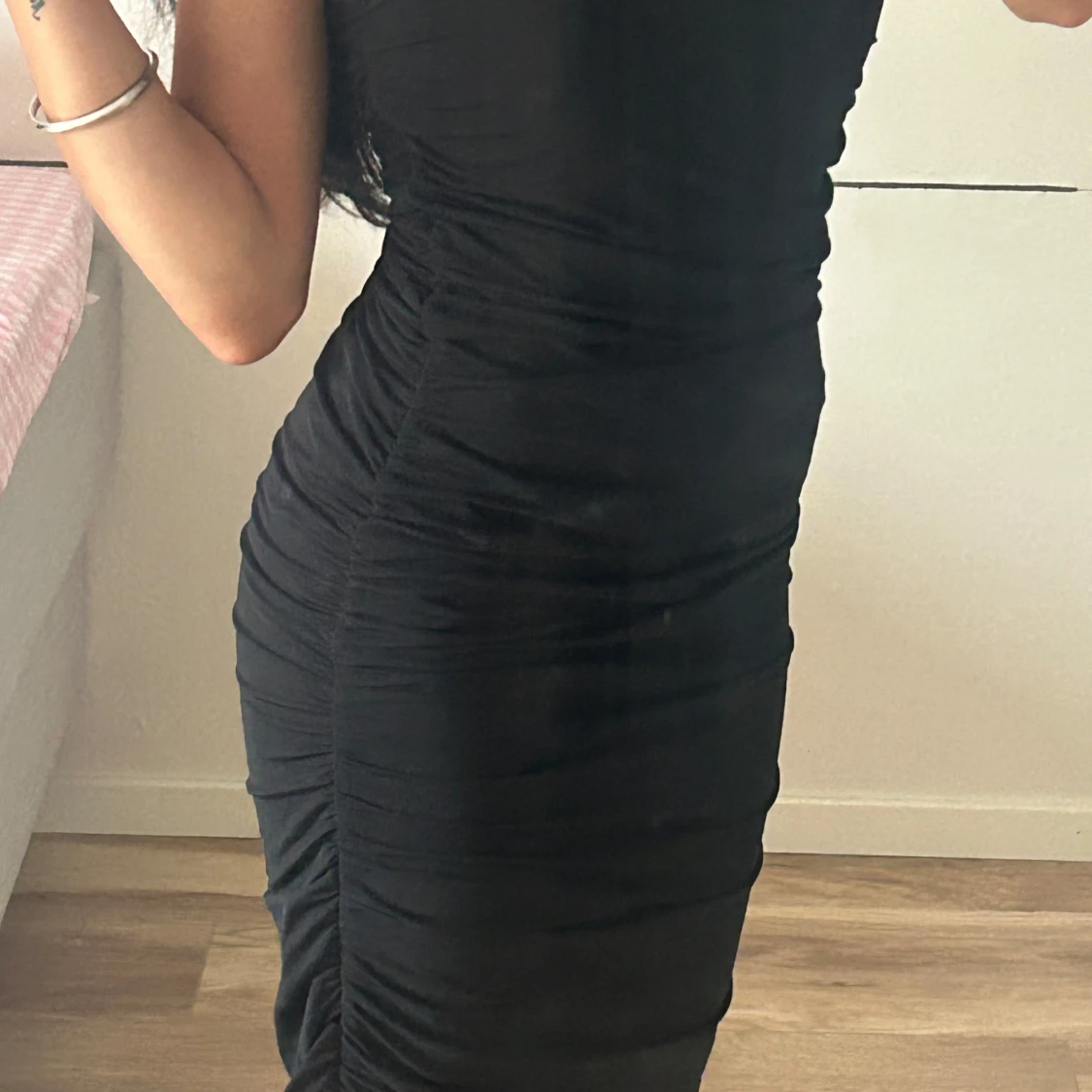 Svart tight kortklänning från NA-KD - 1