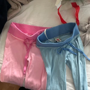 hidden cult byxor - 2 hidden cult byxor i storlek xxs som inte passar på mig💞 bara o skriva om man är intresserad av den rosa eller den blåa<3 (endast testad) 1 byxa för 400kr båda för 800kr