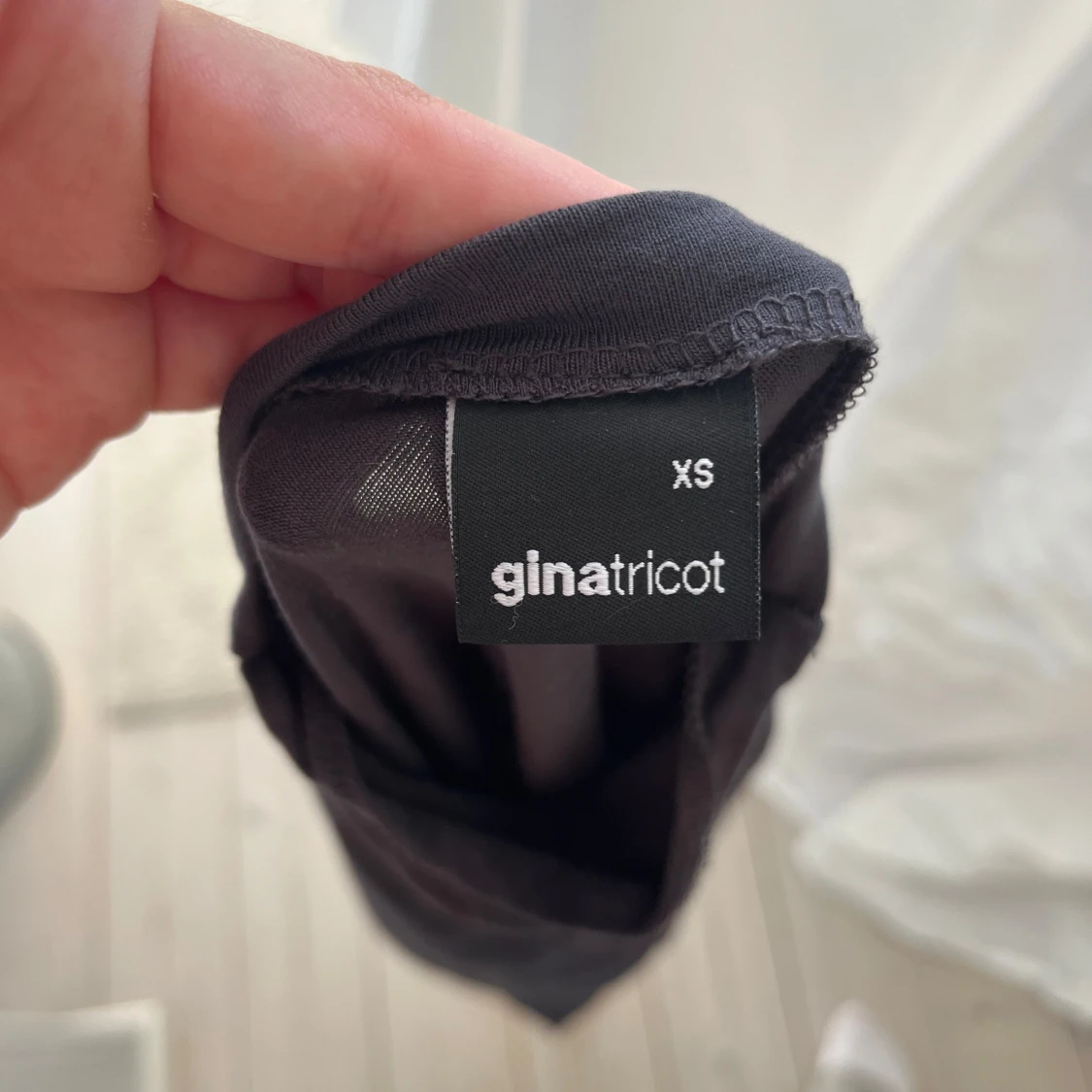 Mörkgrå tight långärmad topp - 4