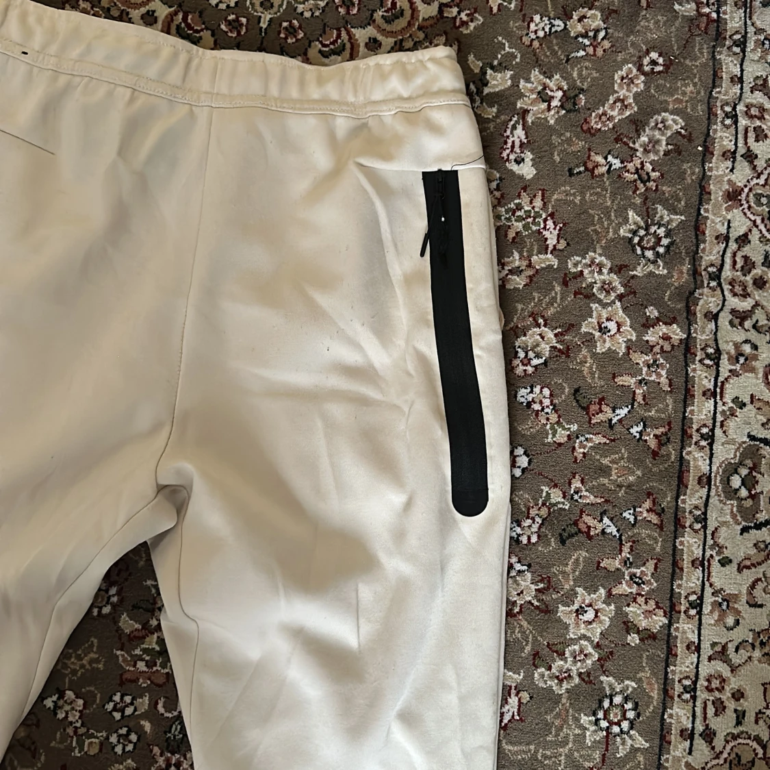 Beige mjukisbyxor från Nike, M - 2