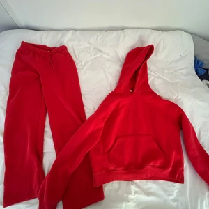 Rött Gina mjukis set - Rött gina set, säljer båda för 300 men kan köpas separat för 150 styck 