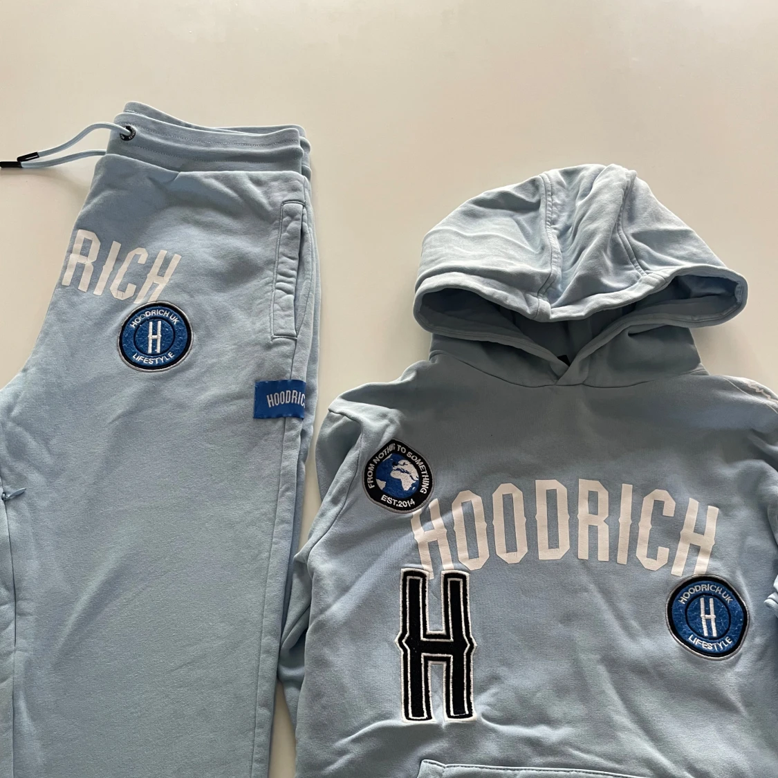Ljusblå tracksuit Hoodrich  - 1