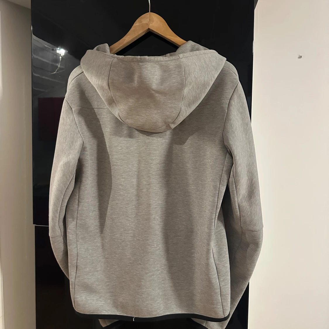 Grå Nike Tech hoodie med dragkedja - 1