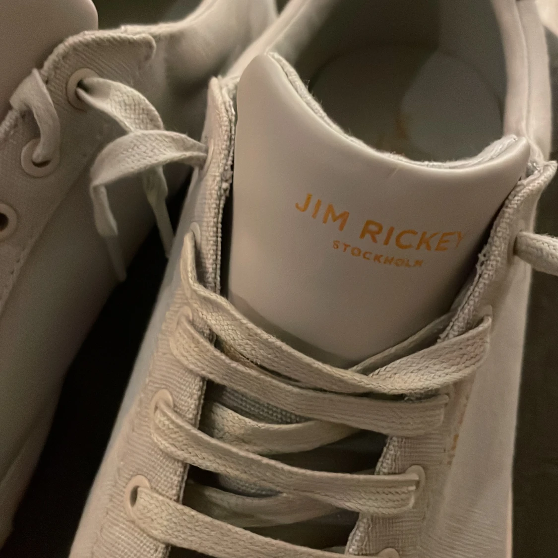 Gråa sneakers från Jim Rickey - 2