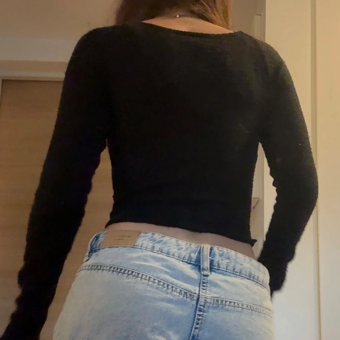 Svart croppad långärmad topp - 3