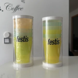 Festis muggar. - Bra muggar att använda när man har gäster för att de gå inte sönder om man tappar de gör att det är plast.
