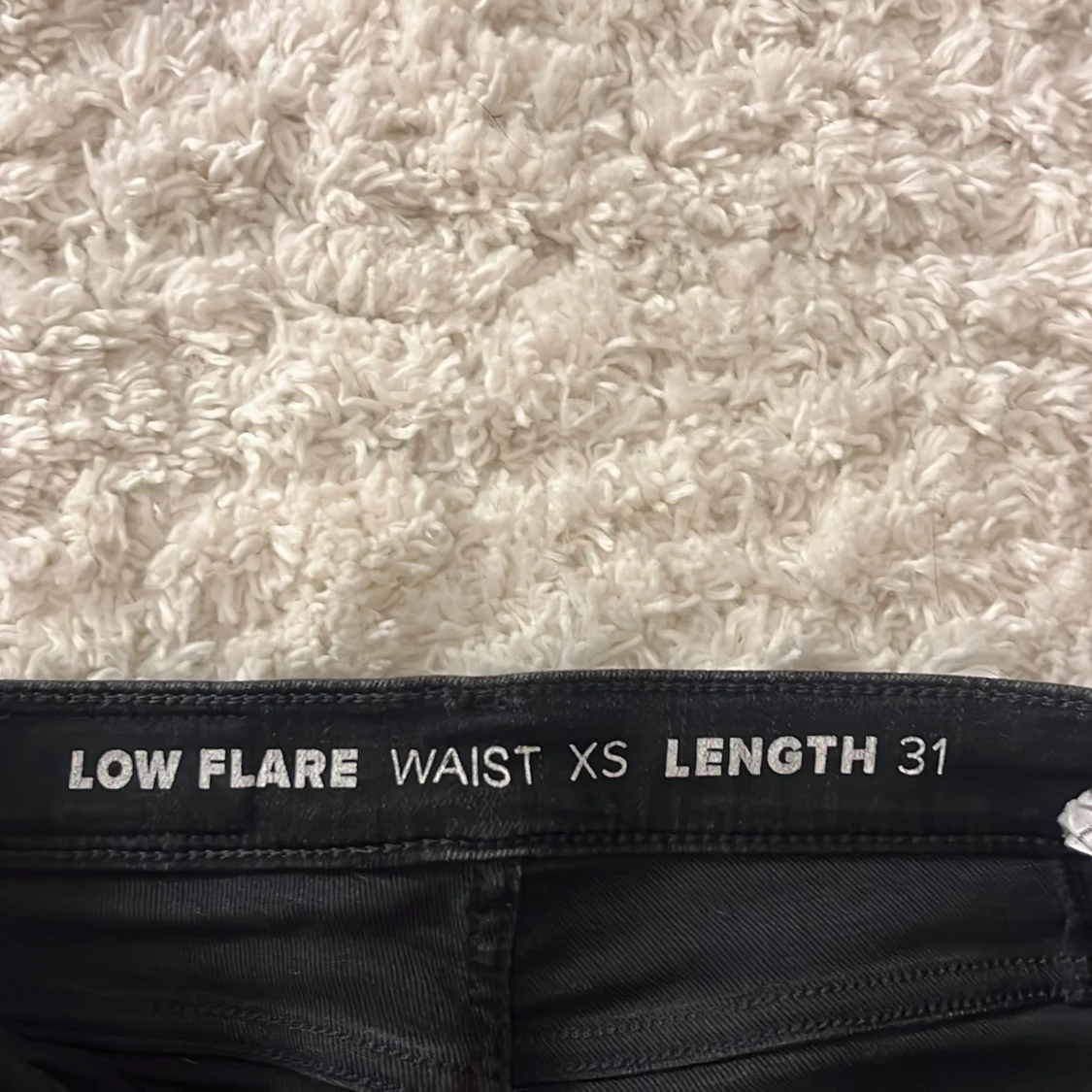 Svarta low flare jeans XS - 3