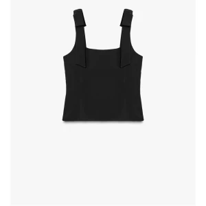 Topp med rosetter Zara - Säljer denna trendiga topp med rosetter på banden från Zara💕toppen jag säljer är vit. Aldrig använd. Strl xs