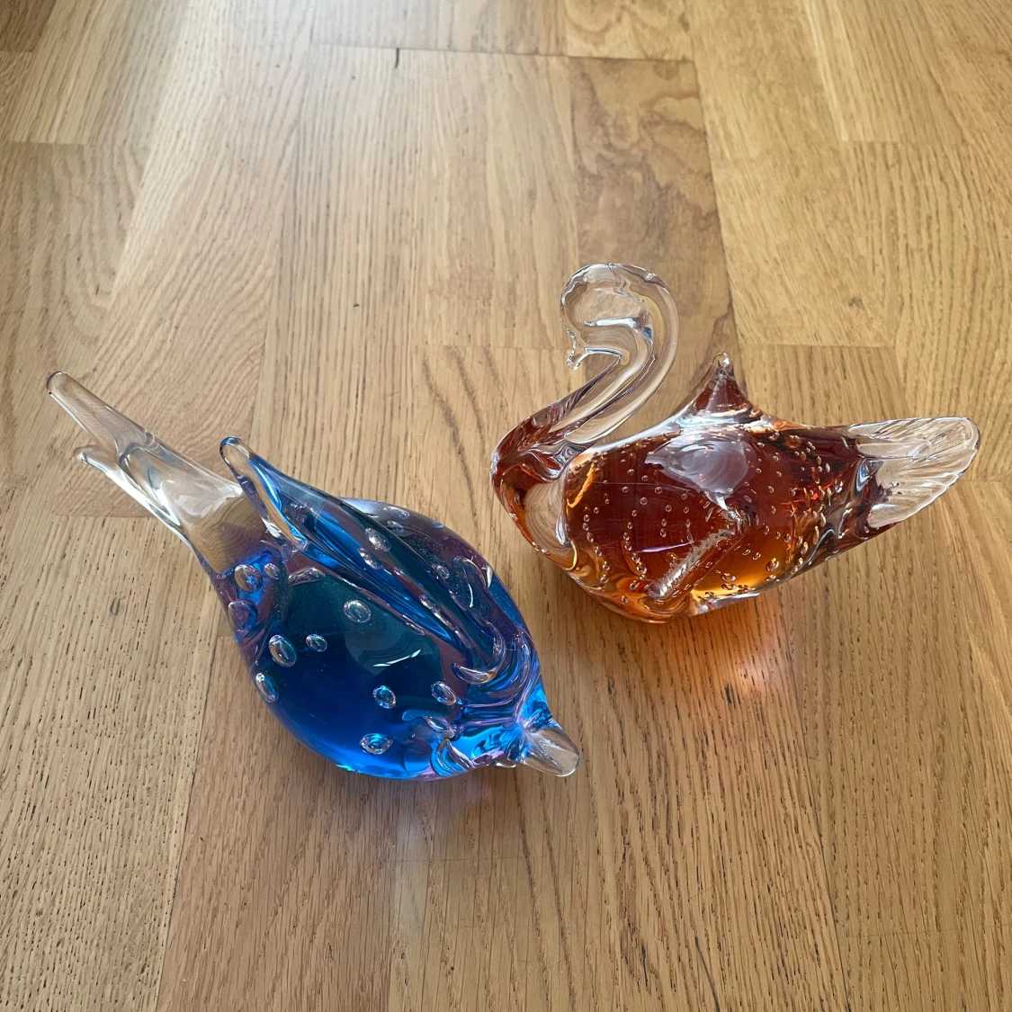 Två färgglada Glasfigurer  - 1