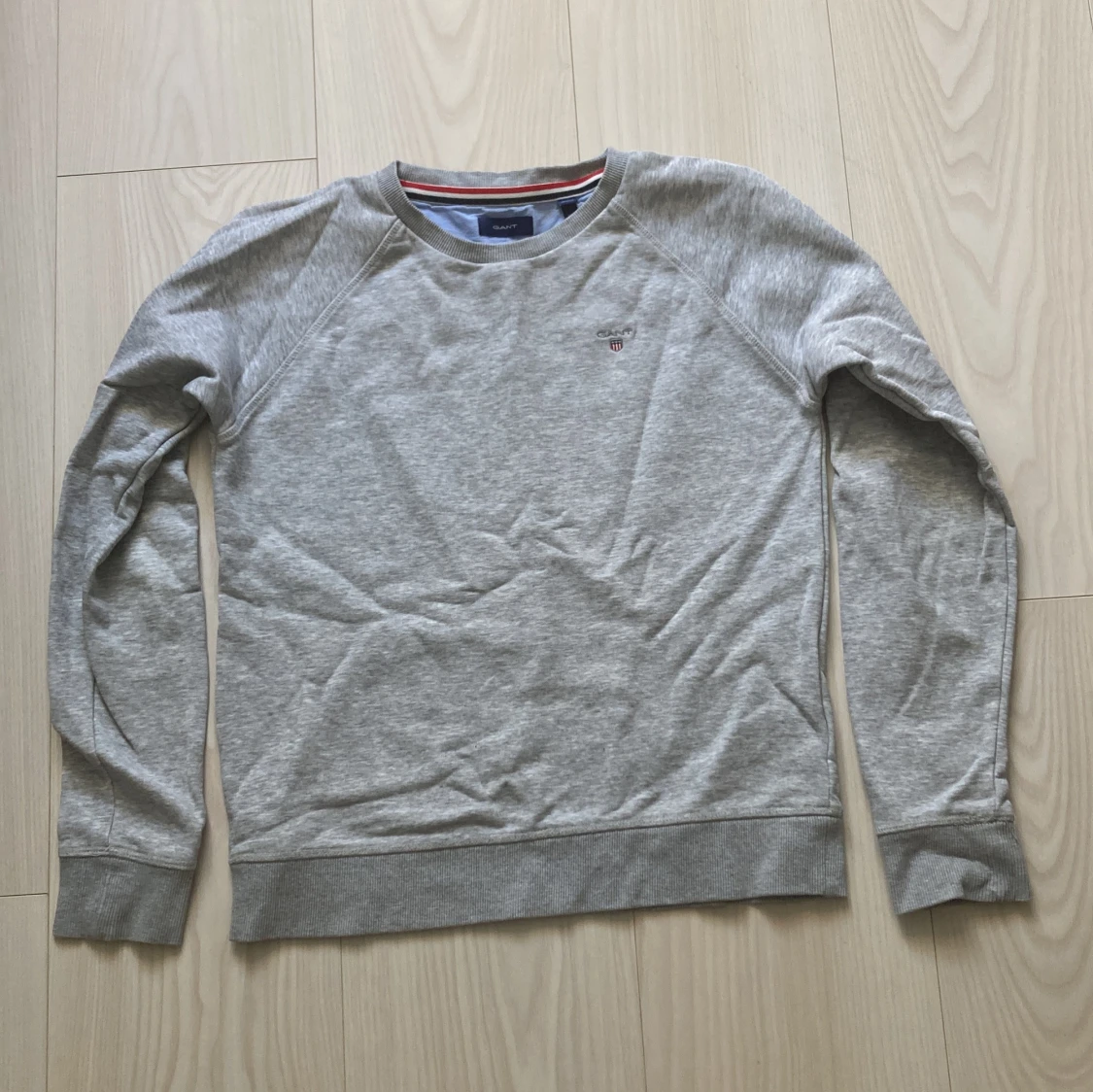 Grå sweatshirt från GANT