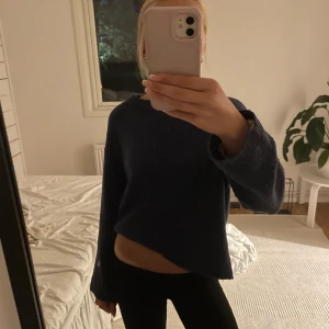 Mörkblå stickad tröja💞 - Mörkblå stickad tröja från lager 157 endast använd fåtal gånger 