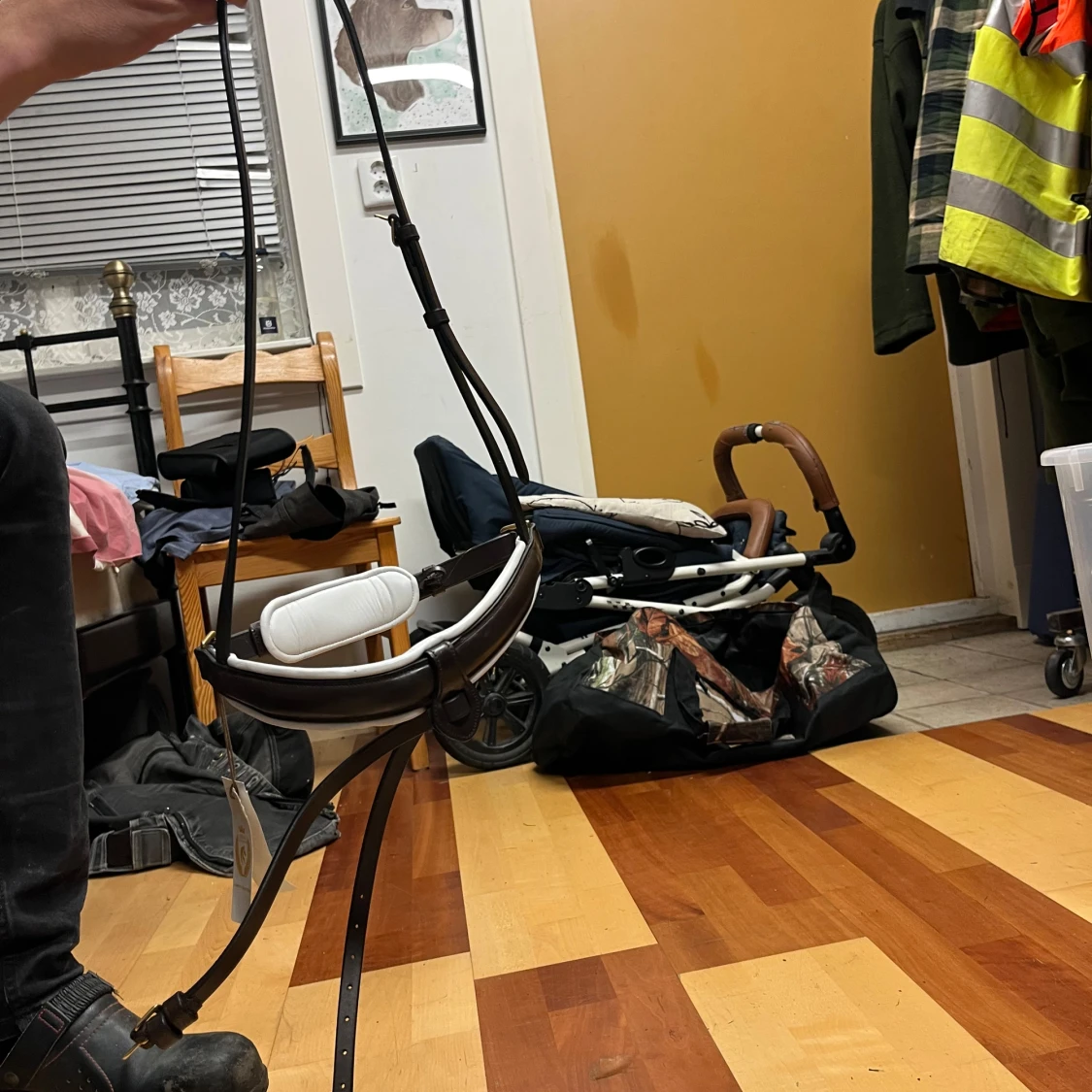 Brunt och vitt anatomiskt nosgrimma - 2