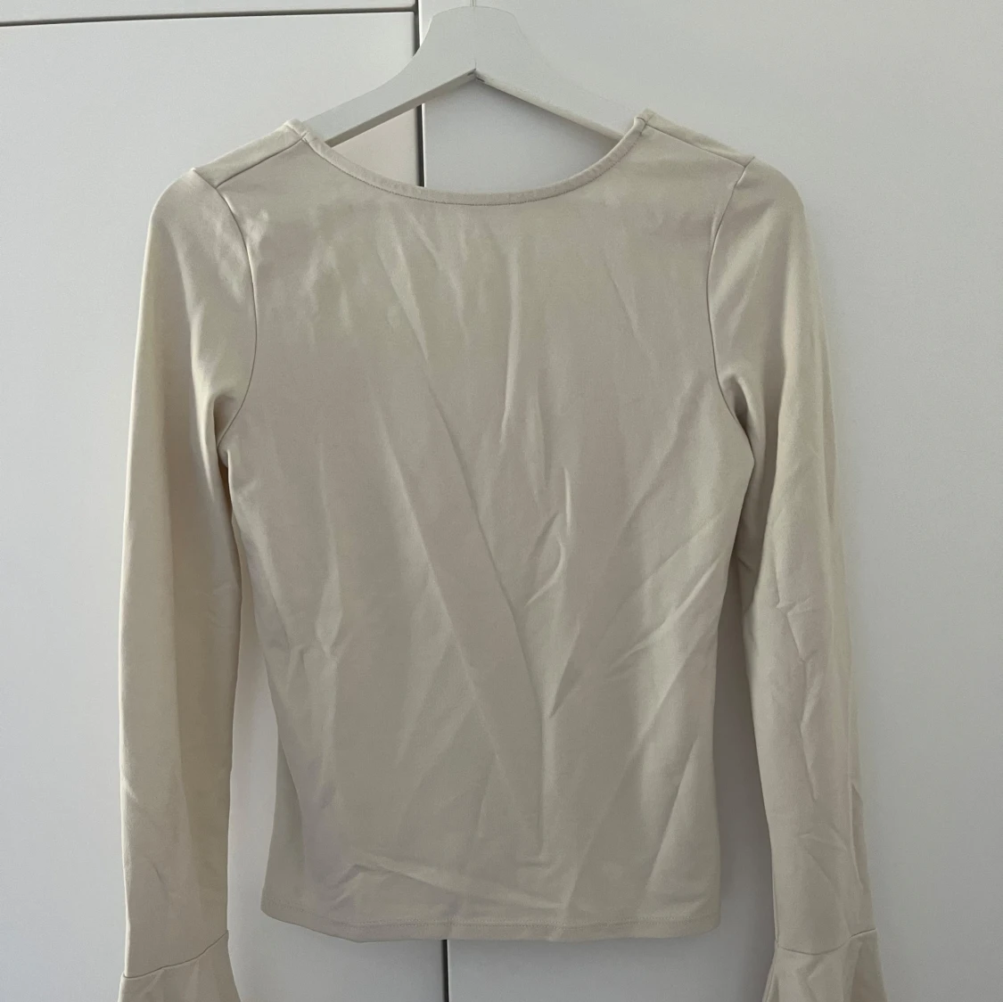 Beige långärmad topp från NA-KD - 3