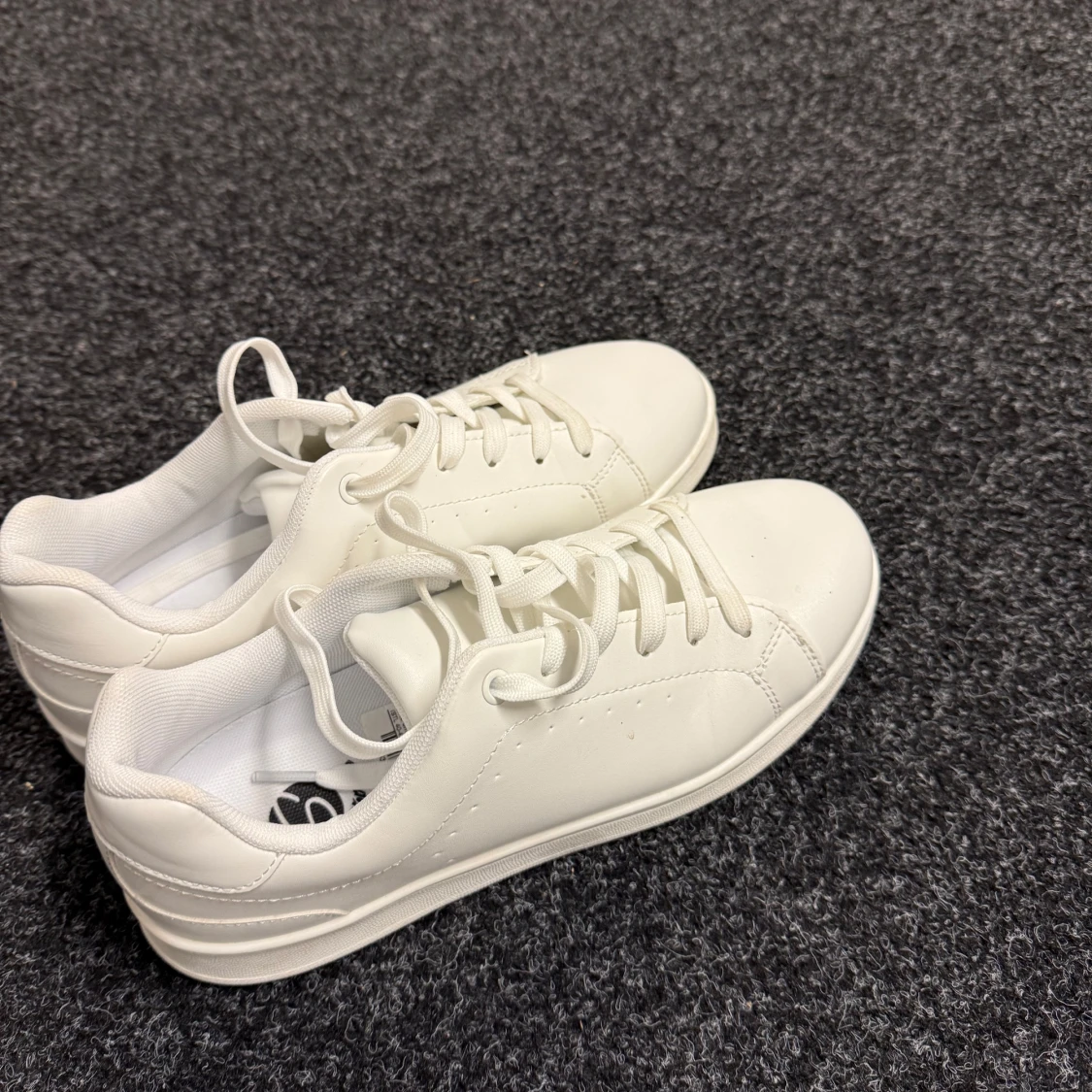 Vita sneakers från Sprox, storlek 40